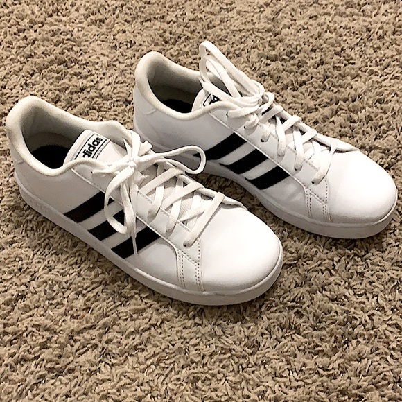 Cute adidas shoes size 8!! - Picture 1 of 1